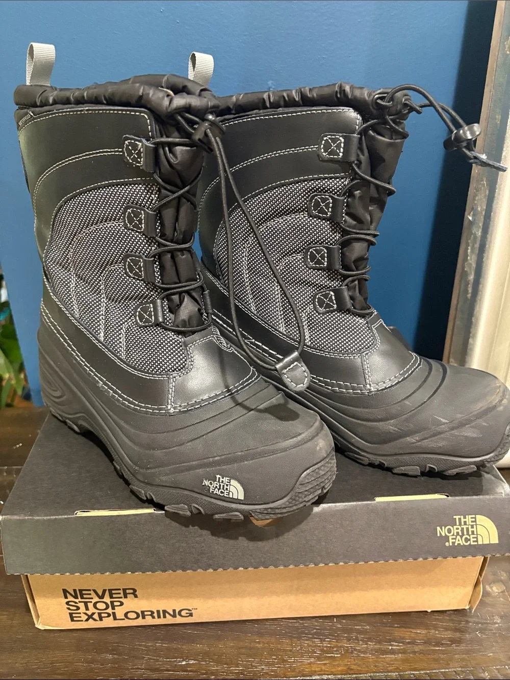 The North Face Black Kids Snow Boots with Pull-Top Closure